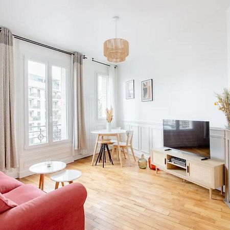 Charmant Appartement Cosy A Suresnes Bagian luar foto